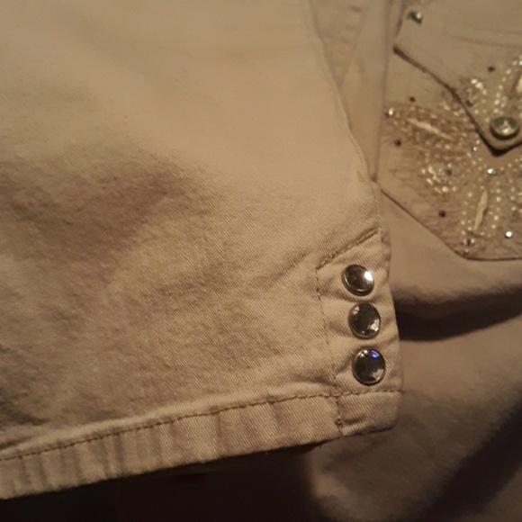 Capris - Picture 3 of 4